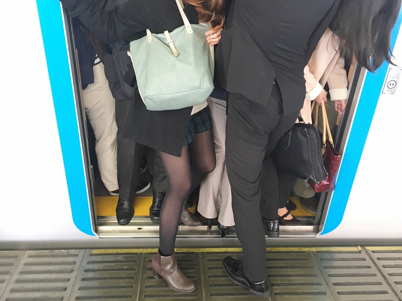 満員電車の画像