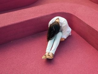 ワキ汗で彼氏にフラれた女性